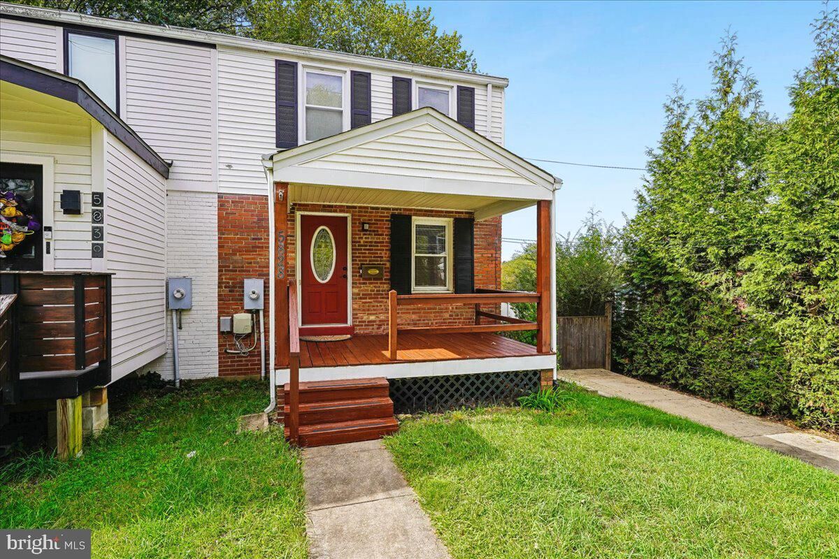 Property Photo: 5828 Edgehill Drive VA 22303