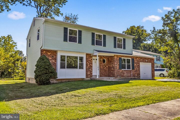 Property Photo:  5 Firethorn Court  DE 19711 