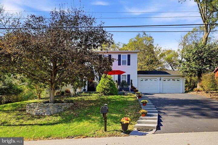Property Photo:  904 Hickory Court  WV 25401 