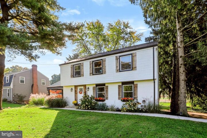 Property Photo:  246 E Oregon Road  PA 17543 