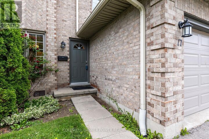 Property Photo: 340 Ambleside Drive 17 ON N6G 4Y5
