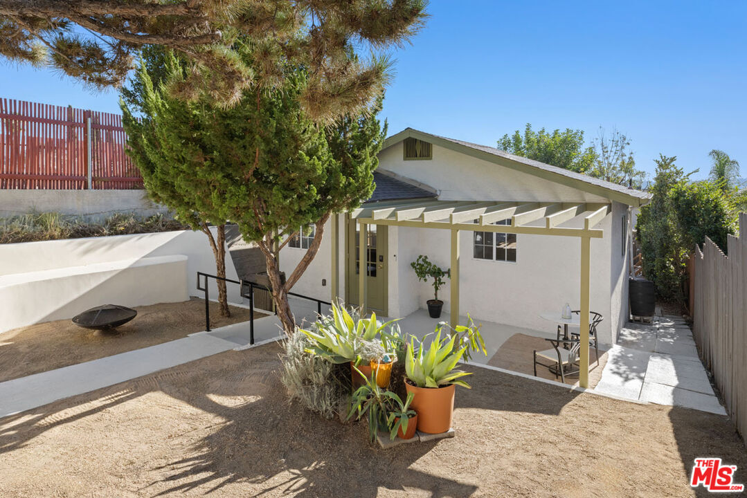 Property Photo:  3174 Weldon Ave  CA 90065 
