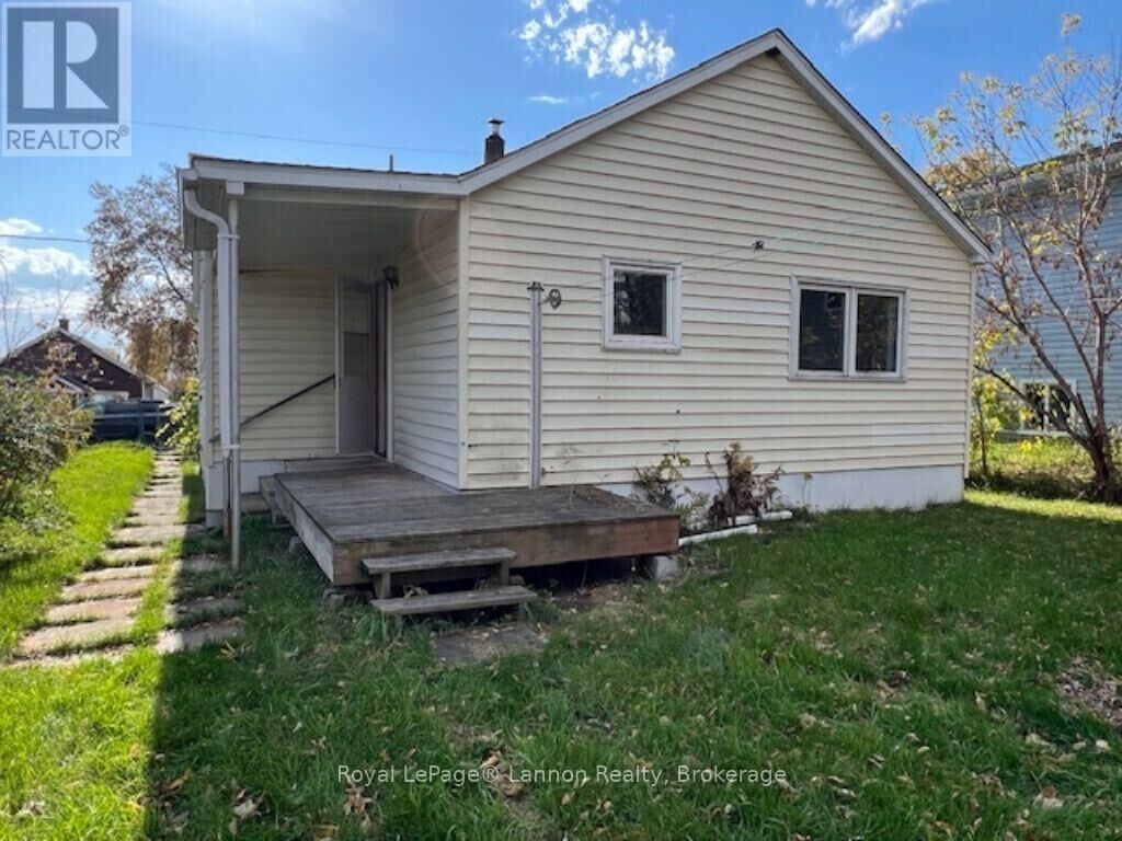 Property Photo:  30 Queen Street  ON P8T 1E8 