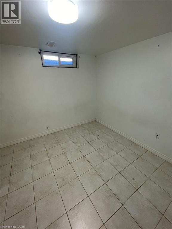 Property Photo:  190 Cedarvale Crescent  ON N2L 4T2 