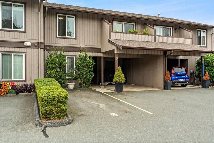 Property Photo:  32925 George Ferguson Way 5  BC V2S 6Z9 