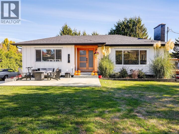 Property Photo:  7949 East Saanich Road  BC V0S 1M0 