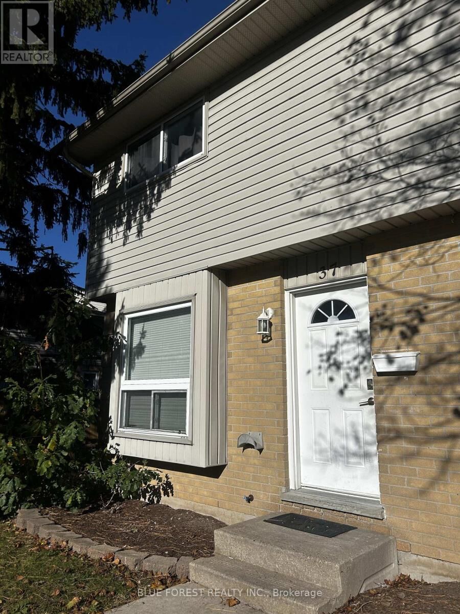 Property Photo:  577 Third Street 37  ON N5V 4B9 