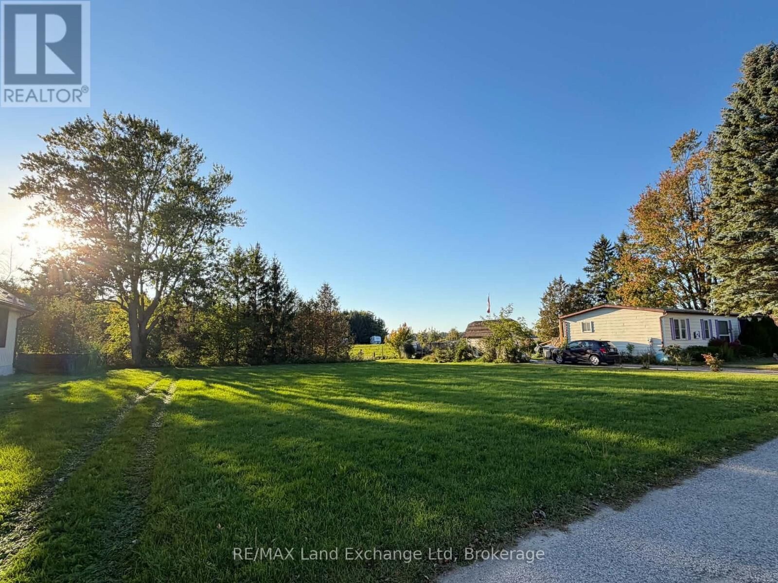 Property Photo:  16 William Street North  ON N0M 1M0 