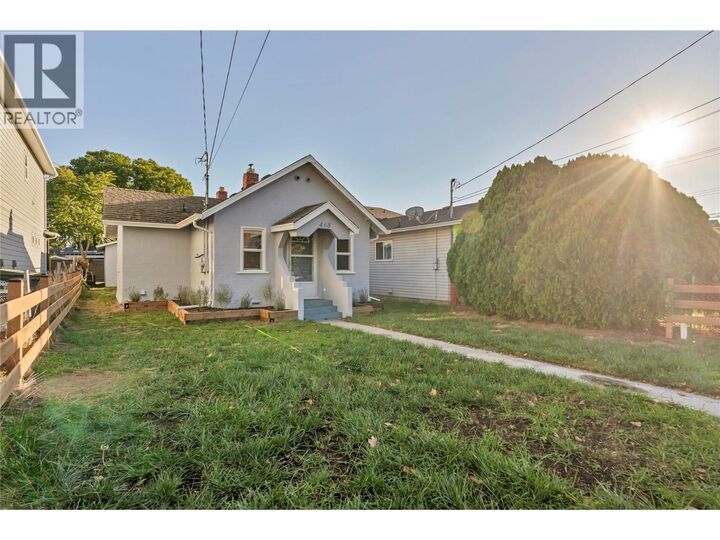 Property Photo:  468 Wade Avenue West  BC V2A 1V4 