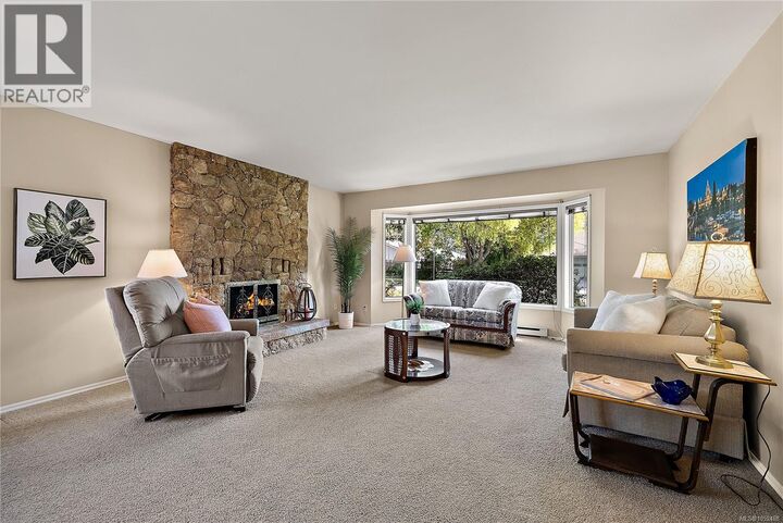 Property Photo: 3998 Hopesmore Drive BC V8N 6A3