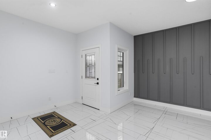 Property Photo:  2159 1 Avenue SW  AB T6X 3P6 