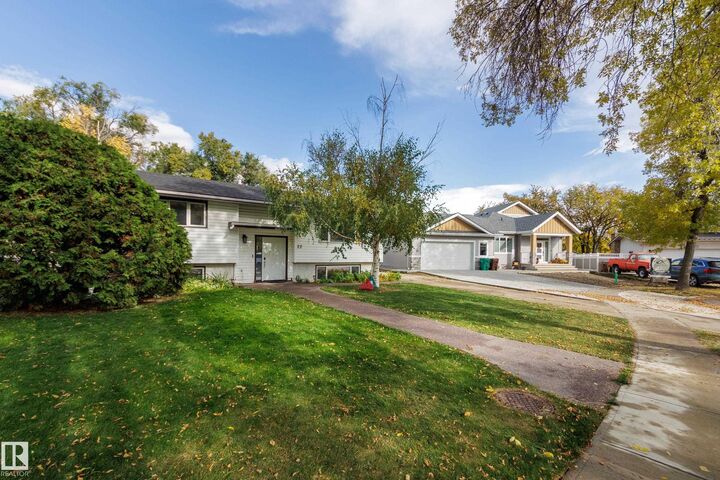 Property Photo:  22 Falcon Crescent  AB T8N 1T9 