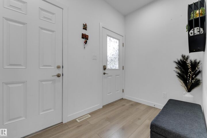 Property Photo:  5230 Kinney Place SW  AB T6W 5G5 