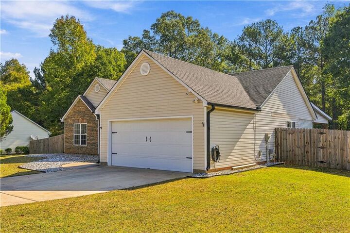 Property Photo:  170 Vintage Drive  GA 30014 