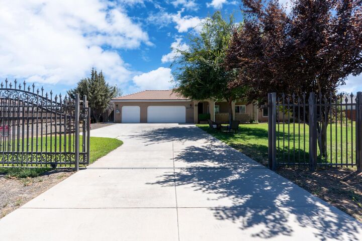 Property Photo:  28788 Avenue 16  CA 93636 