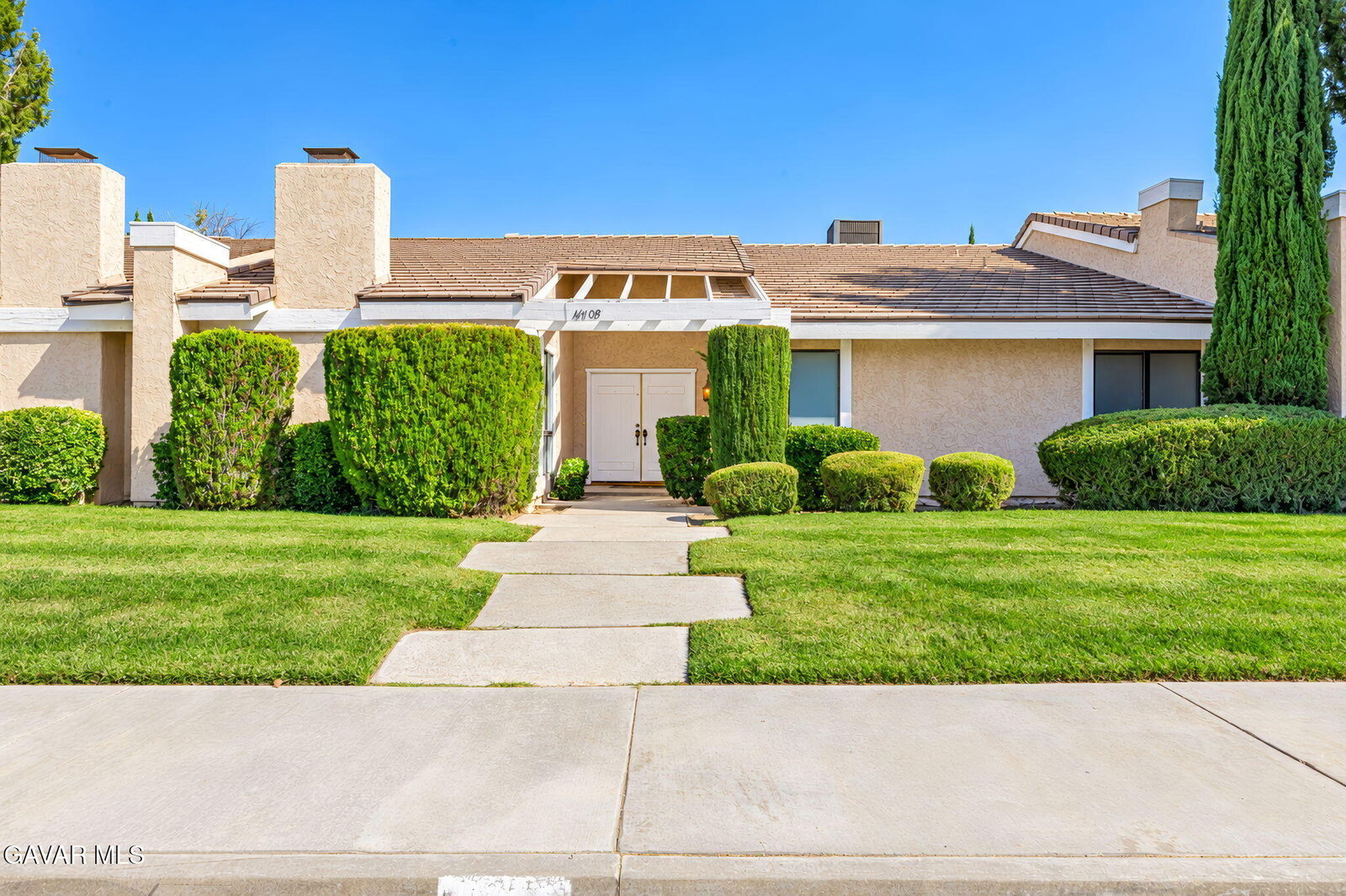 Property Photo:  44108 30th Street  CA 93536 