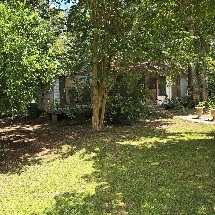 Property Photo:  502 Elwood Avenue  TX 77327 