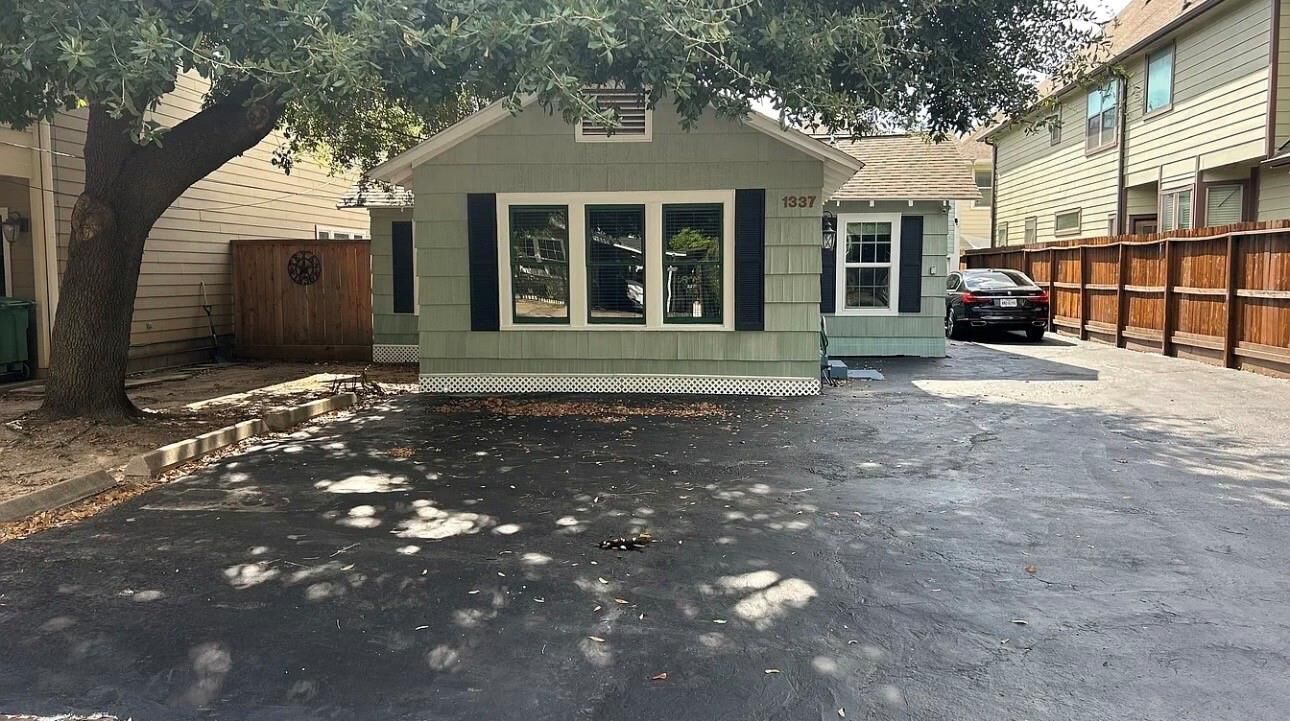 Property Photo:  1337 Nashua Street  TX 77008 