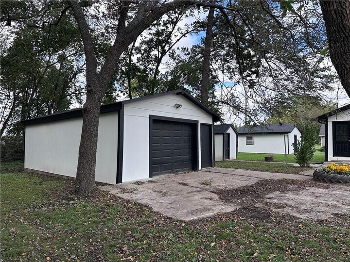 Property Photo:  203 N Pennsylvania Avenue  MO 64743 