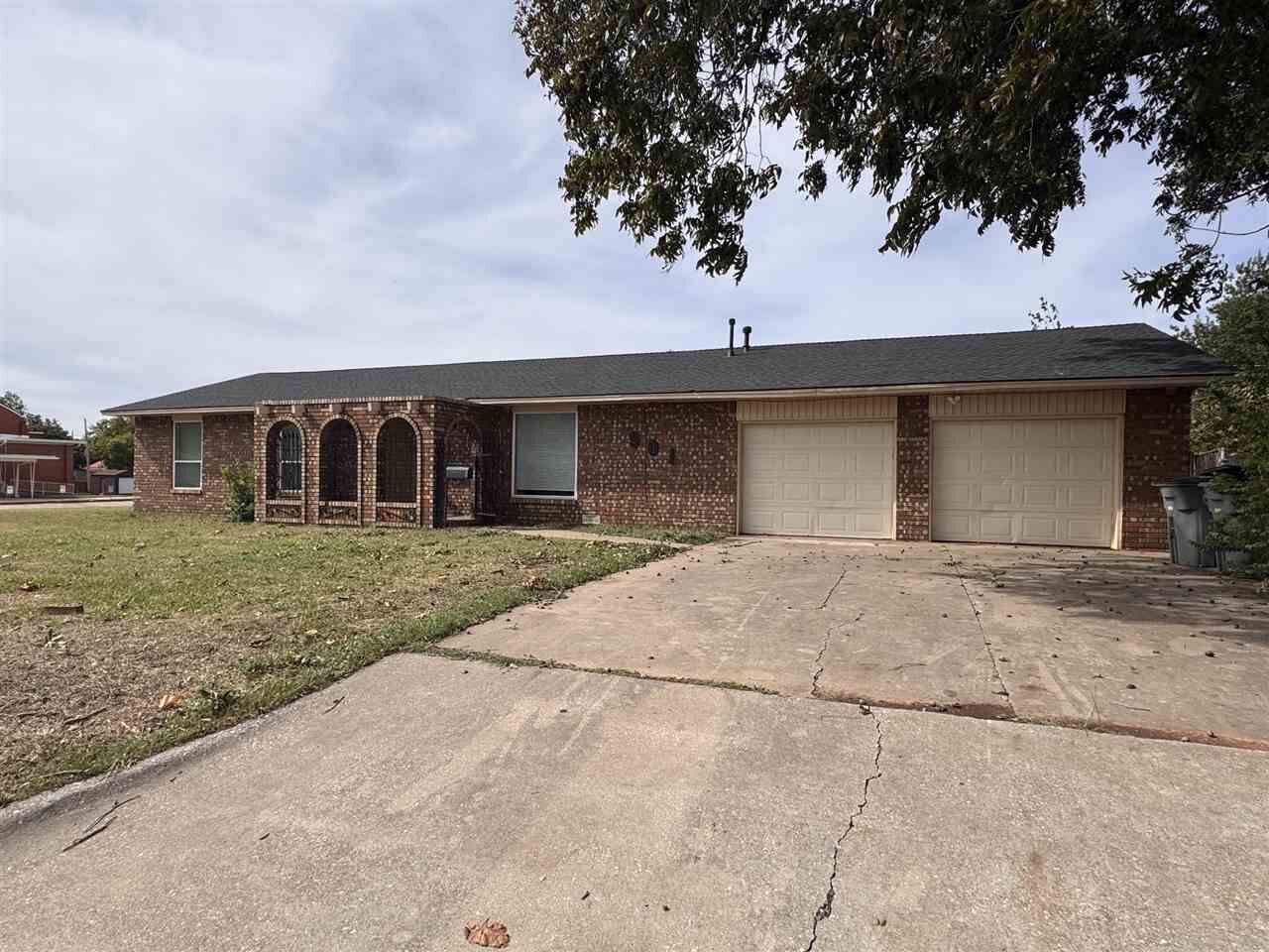 Property Photo: 901 NW Columbia Ave OK 73507