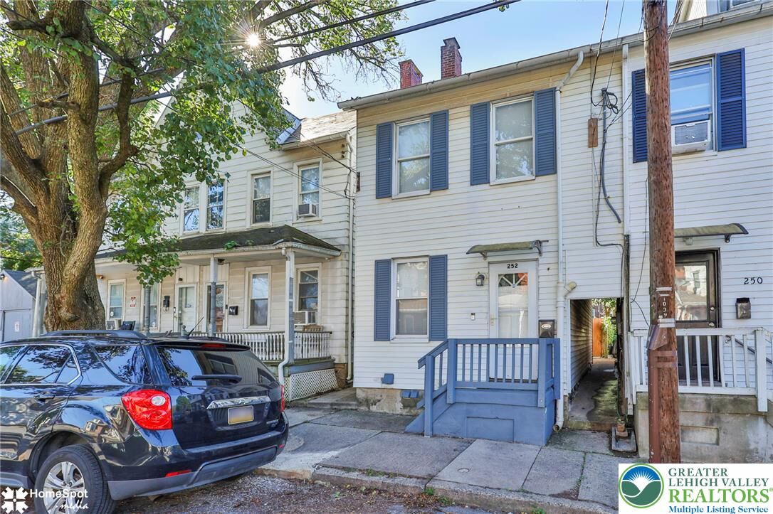 Property Photo: 252 E Ettwein Street PA 18018