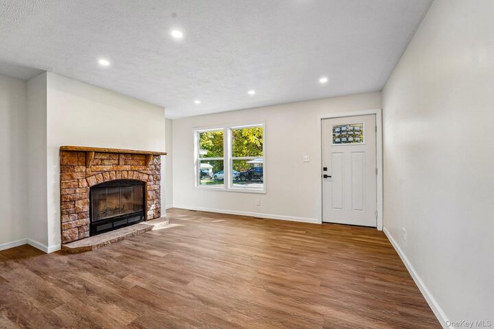 Property Photo:  5 Sayer Lane  NY 10940 