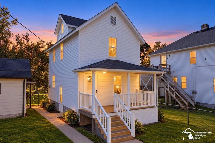 Property Photo:  902 E 8th 906 E Eighth  MI 48161 