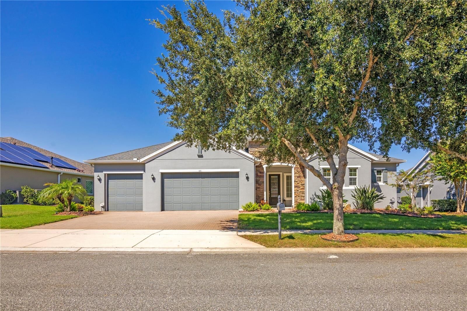 Property Photo:  103 Balmy Coast Road  FL 34736 