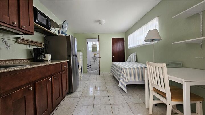 Property Photo:  