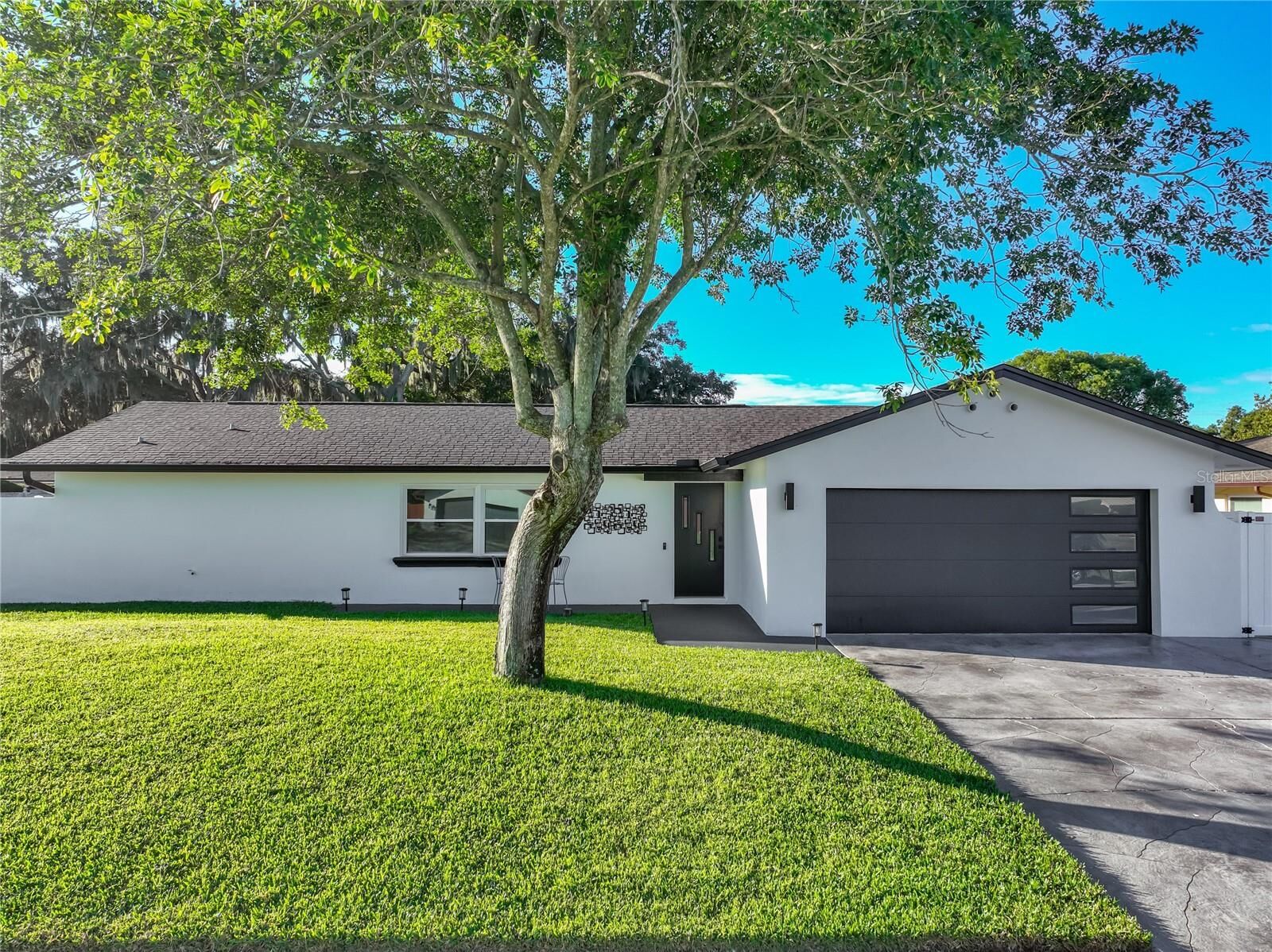 Property Photo:  7536 Village Green Drive  FL 32792 