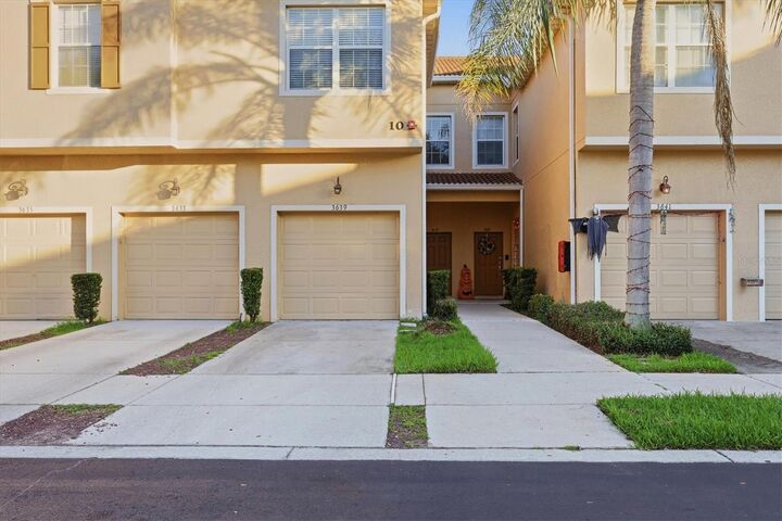 Property Photo:  3639 Parkridge Circle 10-102  FL 34243 