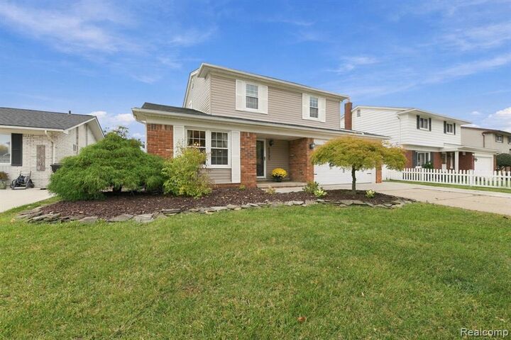 Property Photo:  4945 Hillcrest Road  MI 48183 4594 