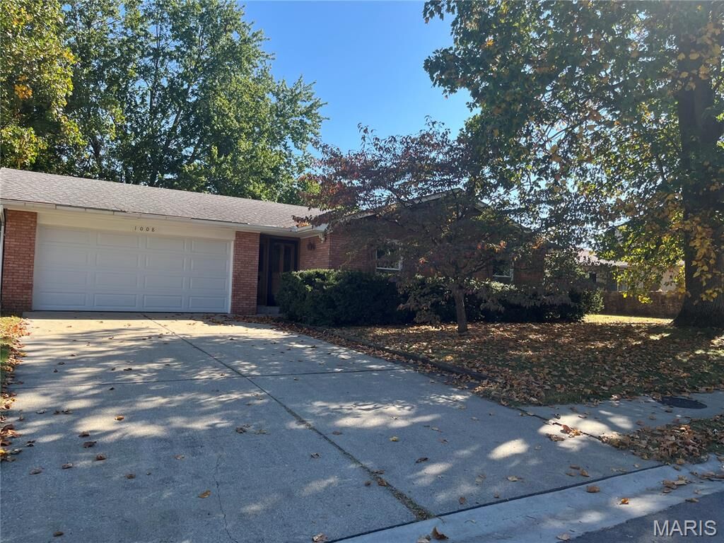 Property Photo:  1008 Nancy Drive  IL 62269 