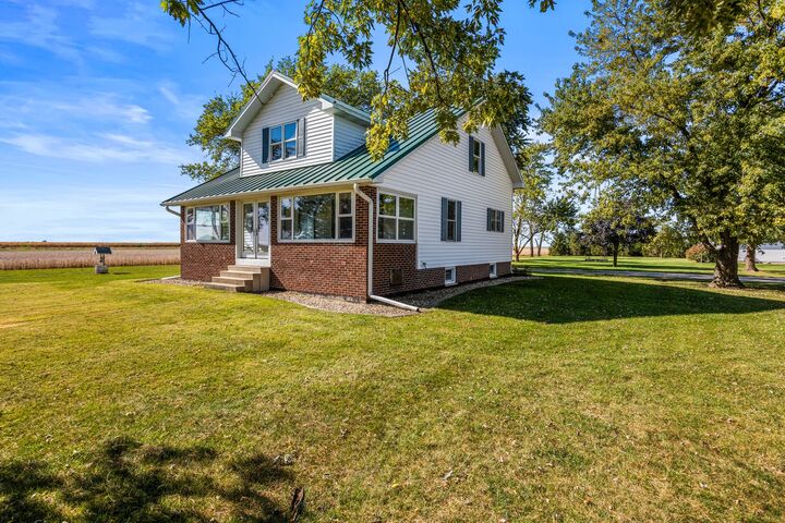 Property Photo:  3381 County Road 1200E  IL 60957 