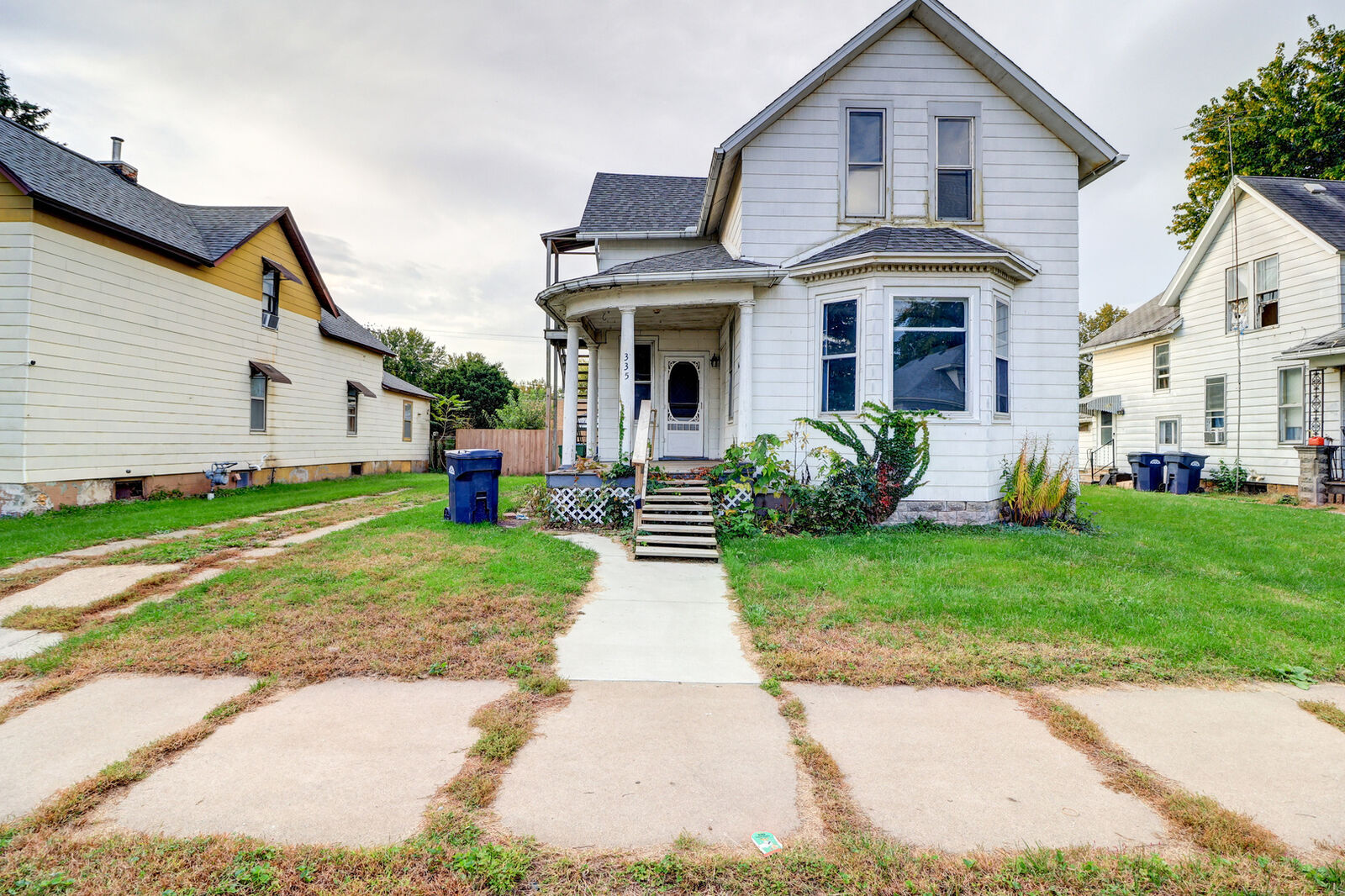 Property Photo:  335 6th Avenue N  IA 52732 