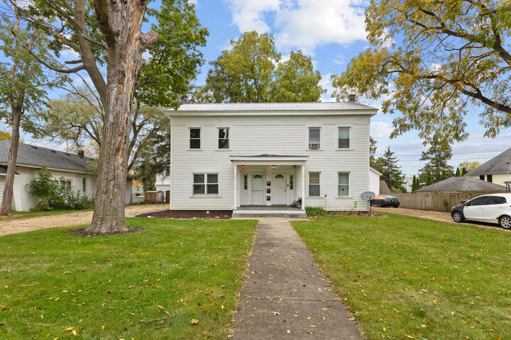 Property Photo:  322/324 W. Washington Str W Washington Street  IL 60152 