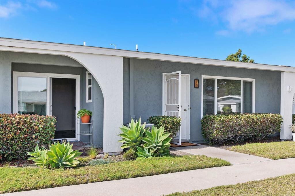 Property Photo: 3613 Brandywine CA 92057