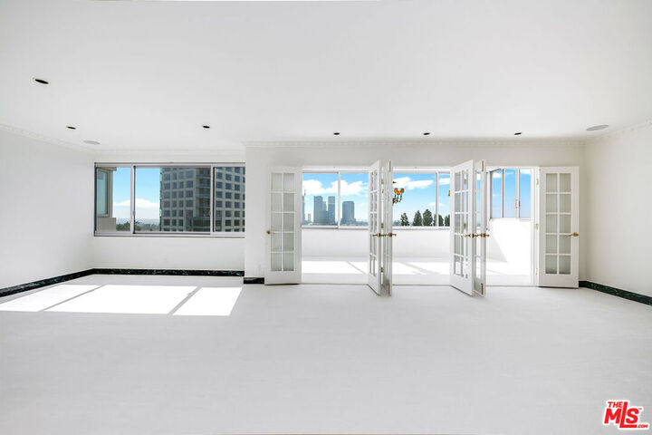 Property Photo:  875 Comstock Avenue 9D  CA 90024 