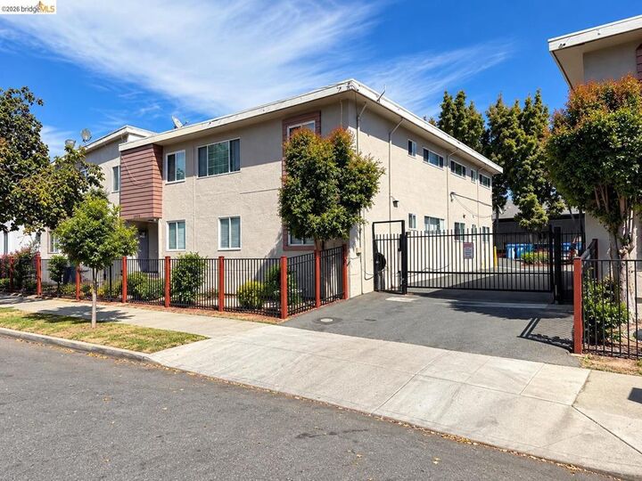 Property Photo:  2223 Bonar St  CA 94702 