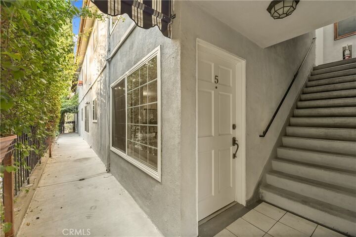 Property Photo:  540 N Croft Avenue 5  CA 90048 