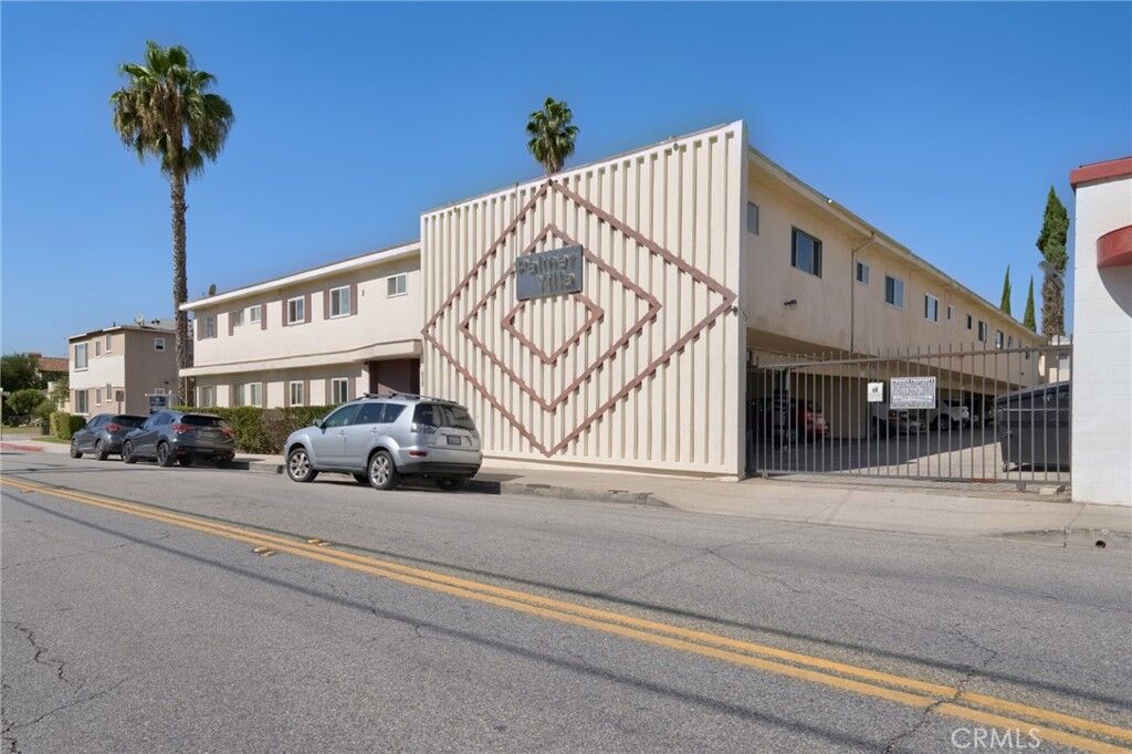 Property Photo:  915 E Palmer Avenue 1  CA 91205 