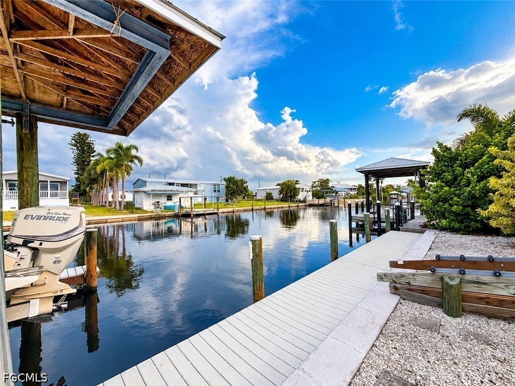 Property Photo: 2708 Sanderling Court FL 33956