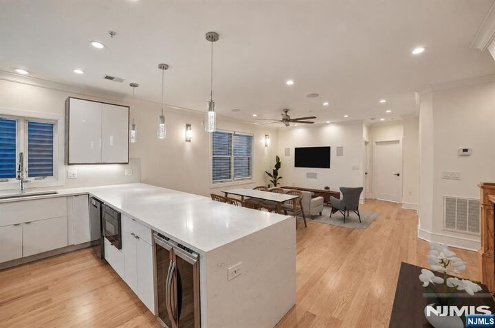 Property Photo:  51 Prospect Street 1  NJ 07307 