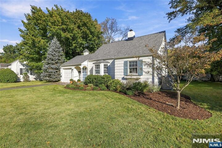 Property Photo:  428 Oxford Court  NJ 07450 