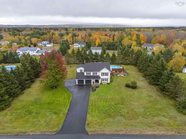 Property Photo: 55 Dahlgren Crescent NS B0P 1R0