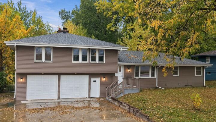 Property Photo: 3049 Winnetka Avenue N MN 55427