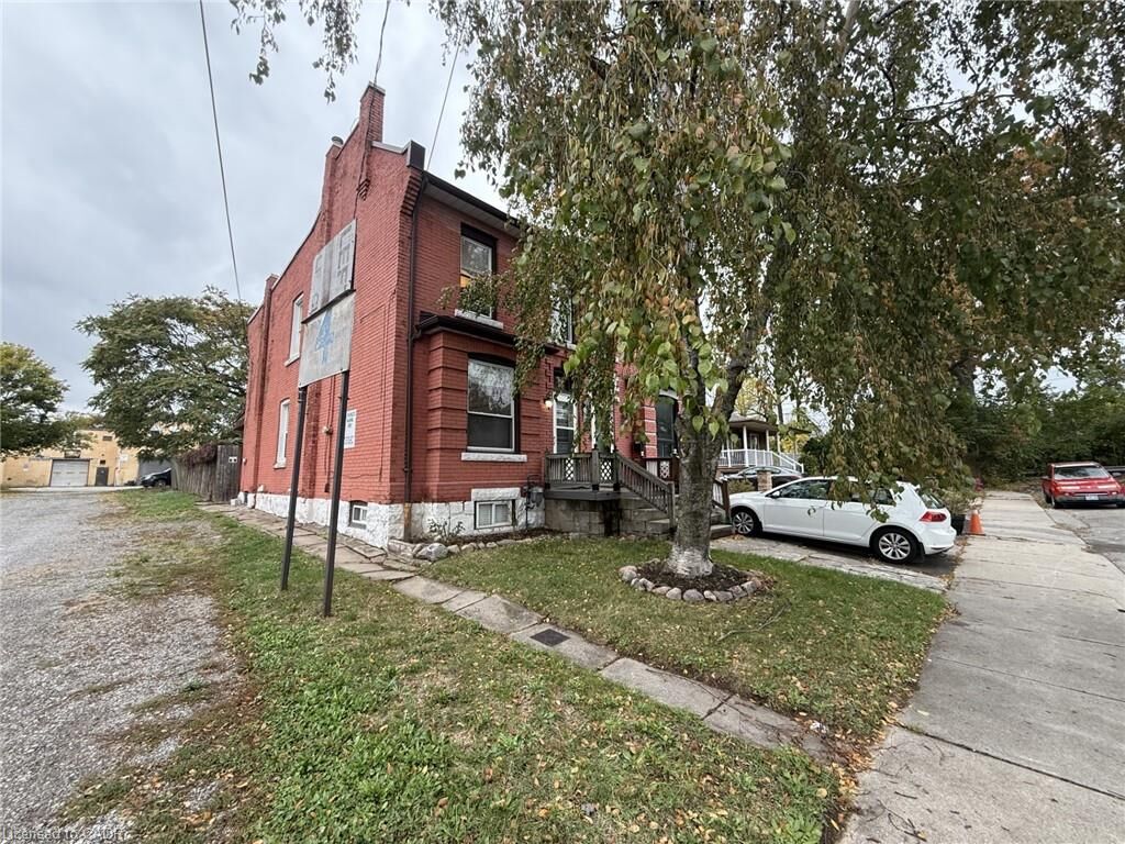 Property Photo:  325 Catharine Street N  ON L8L 4T1 