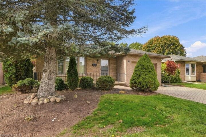 Property Photo:  84 Larchwood Circle  ON L3C 6T3 