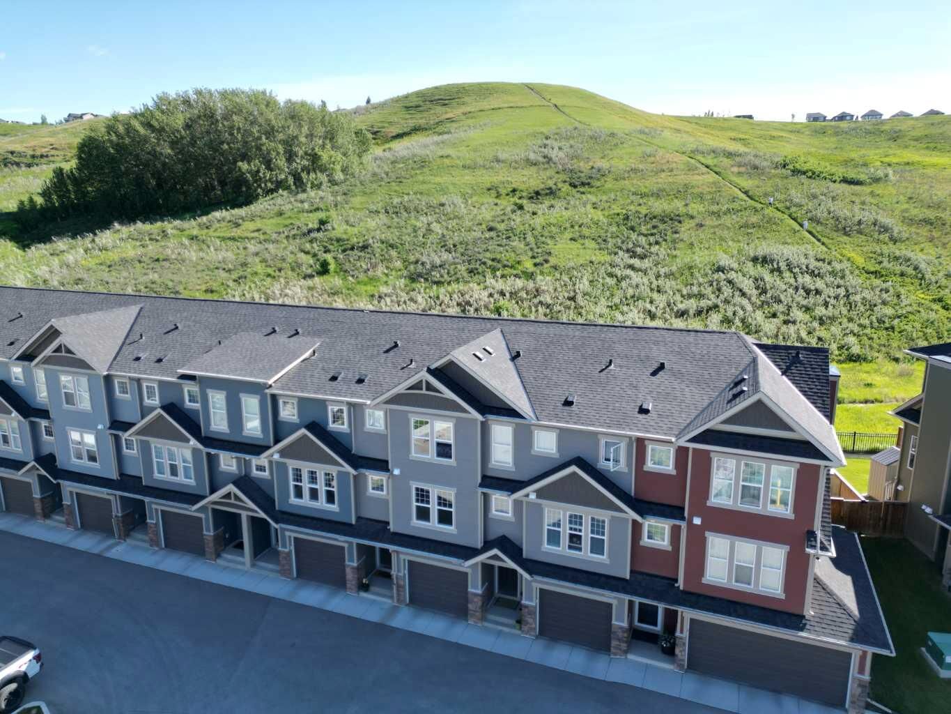 Property Photo:  272 Cranbrook Square SE  AB T3M 3K8 