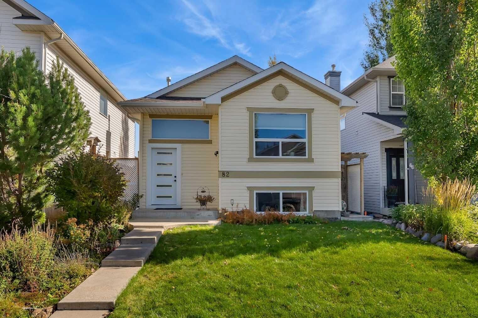 Property Photo:  82 Bridleridge Road SW  AB T2Y 4E1 